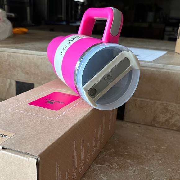 Stanley Pink Quencher H2.0 Tumbler - Picture 3 of 6